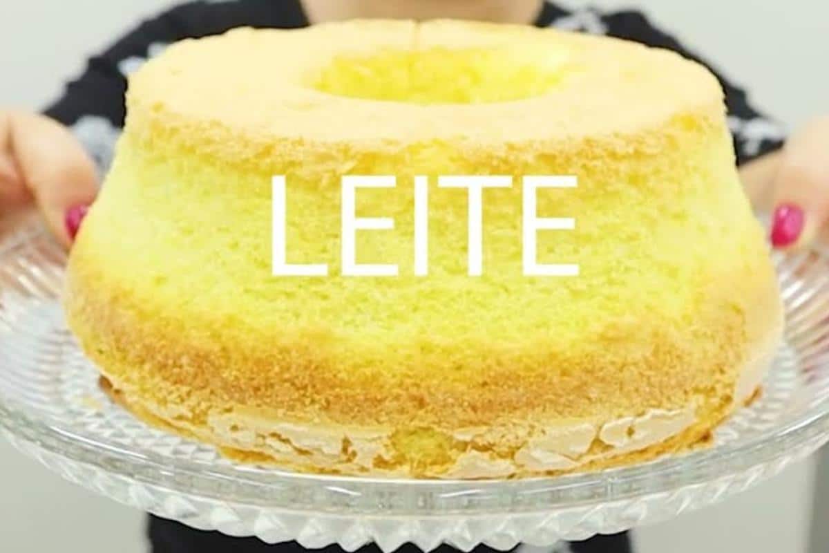 Bolo com 3 ingredientes muito fofinho e macio para seu lanche da tarde