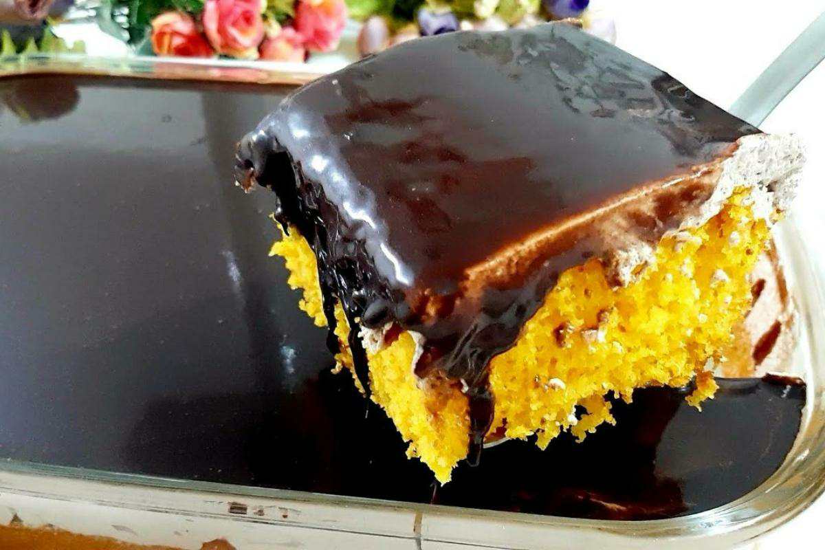 Bolo de cenoura com cobertura de chocolate a combinação de sabores que todo mundo ama