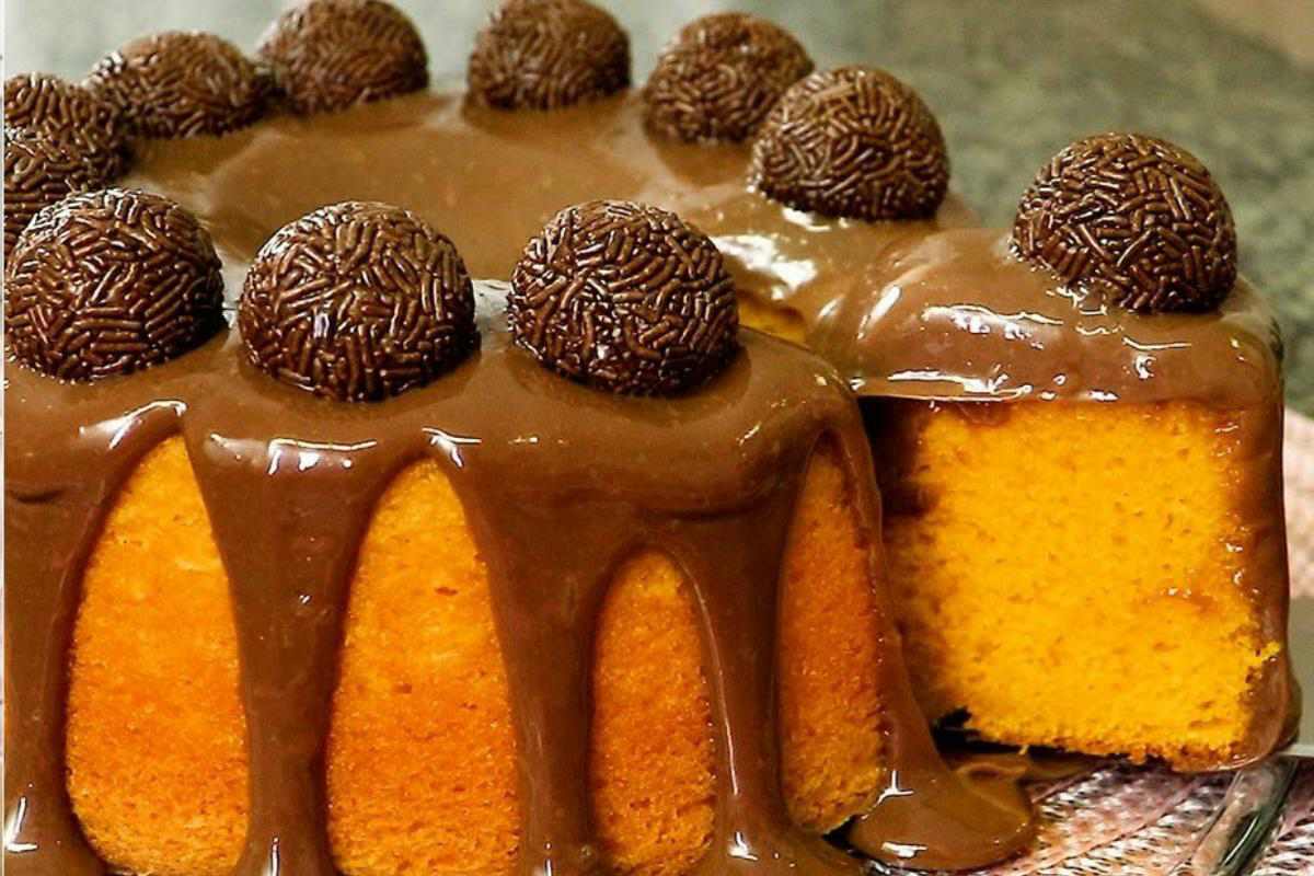 Bolo de cenoura fofíssimo com chocolate a combinação que todo mundo adora