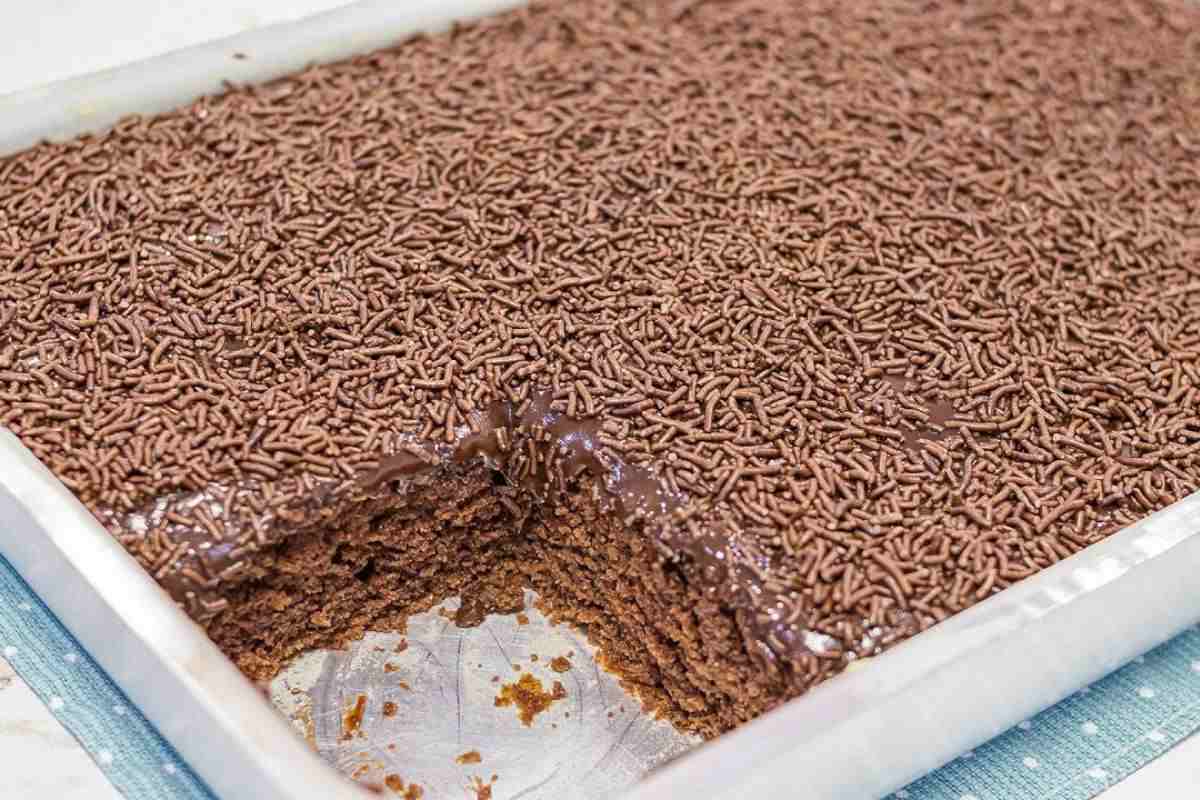 Bolo de chocolate com nescau uma receita econômica e deliciosa que todo mundo adora