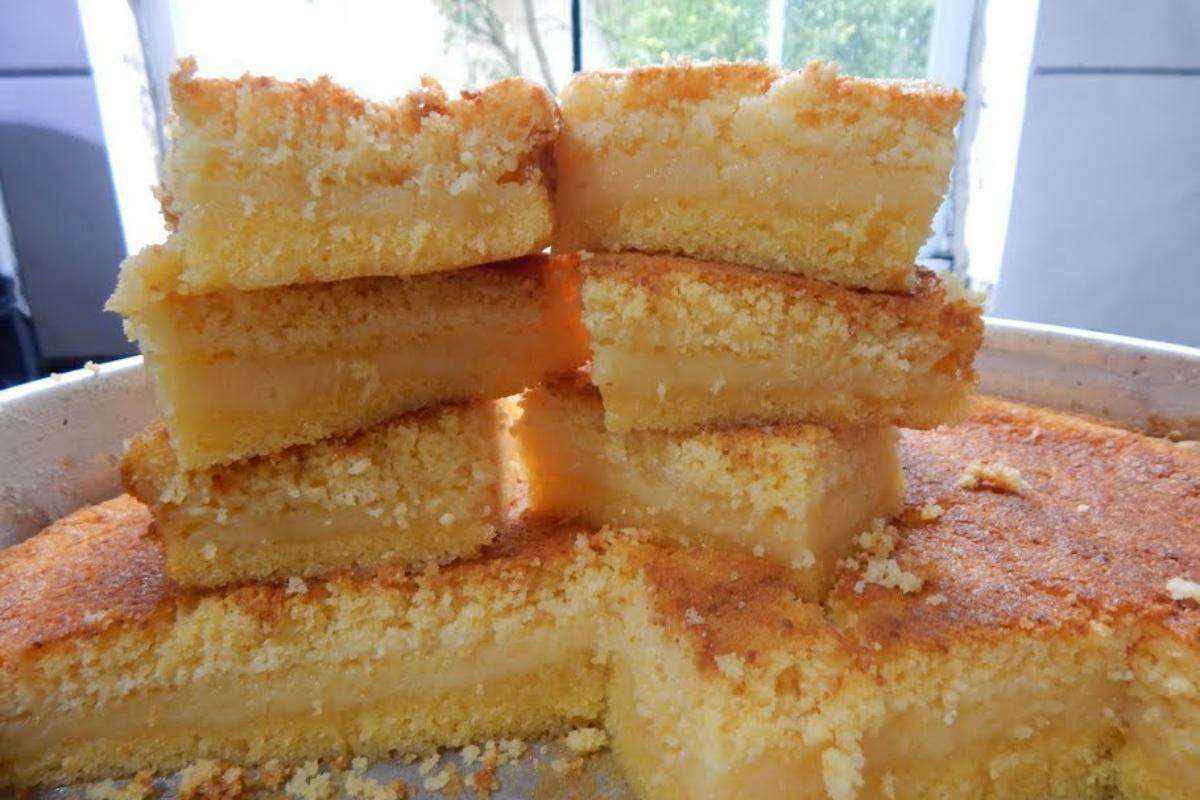 Receita de bolo de fubá cremoso que aprendi numa fazenda que é maravilhosa