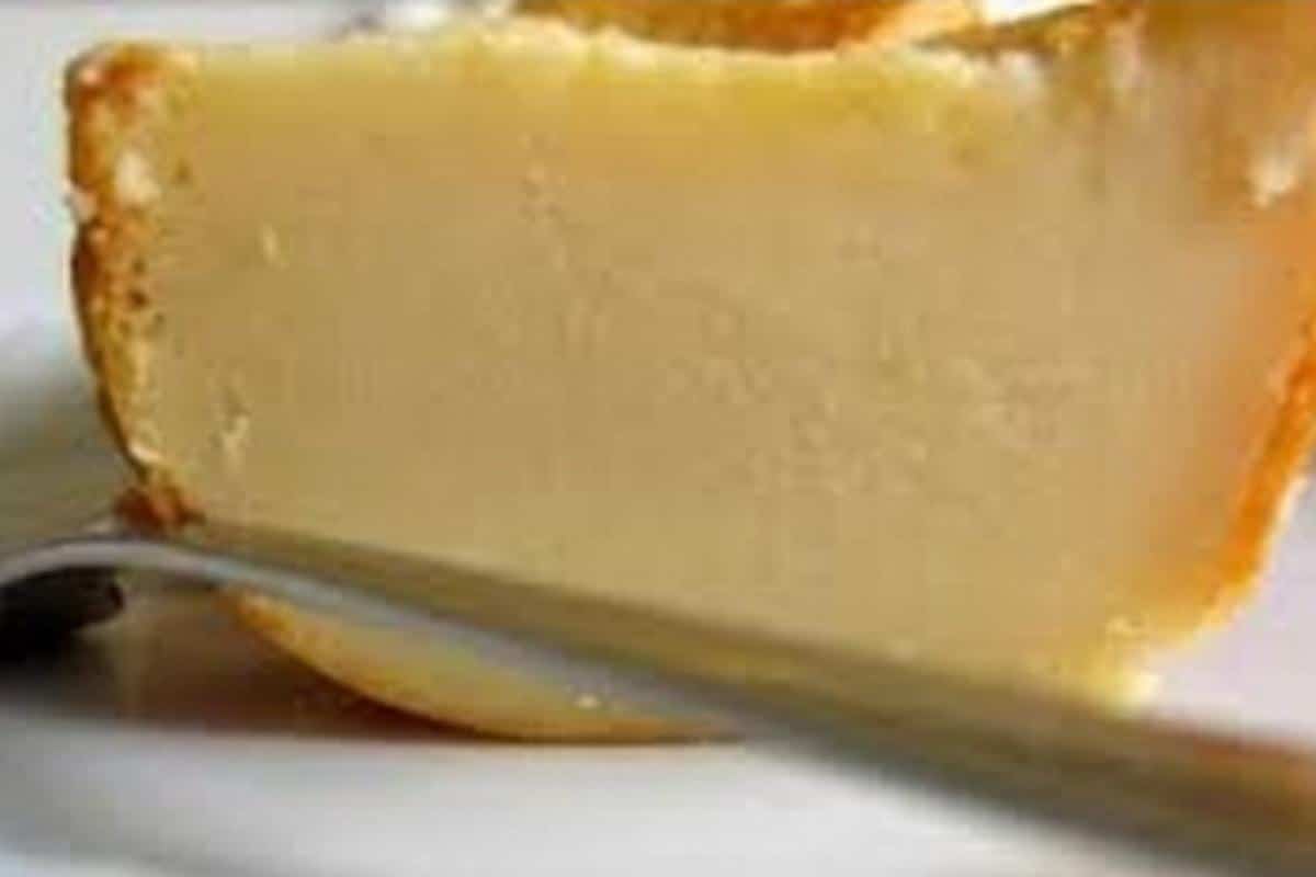 Bolo de leite fica tão cremoso que tem gente que vai pensar que é sobremesa de pudim