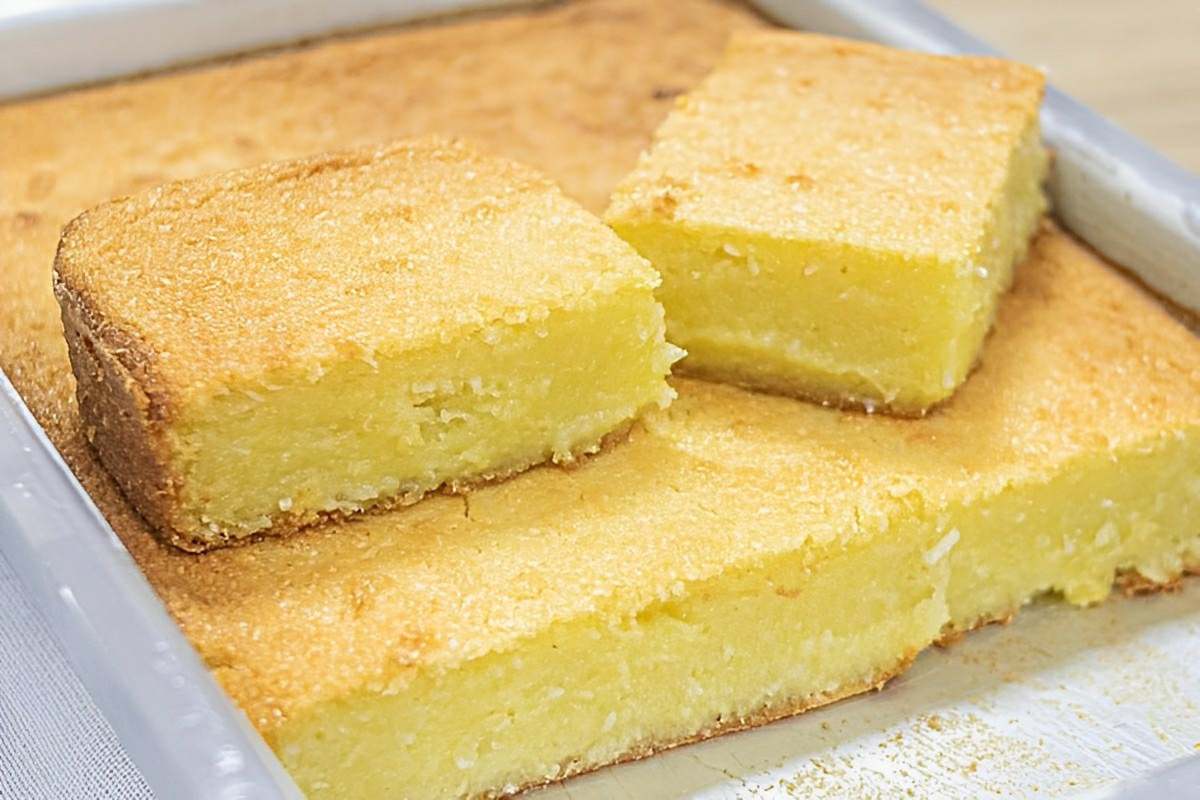 Bolo de mandioca com coco super macio e cremosão para o lanche da tarde