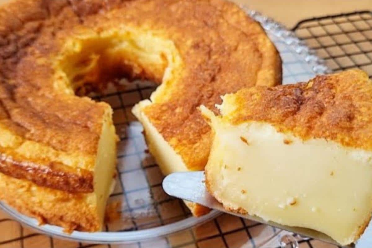 Bolo mole de leite tão cremoso que até parece uma sobremesa