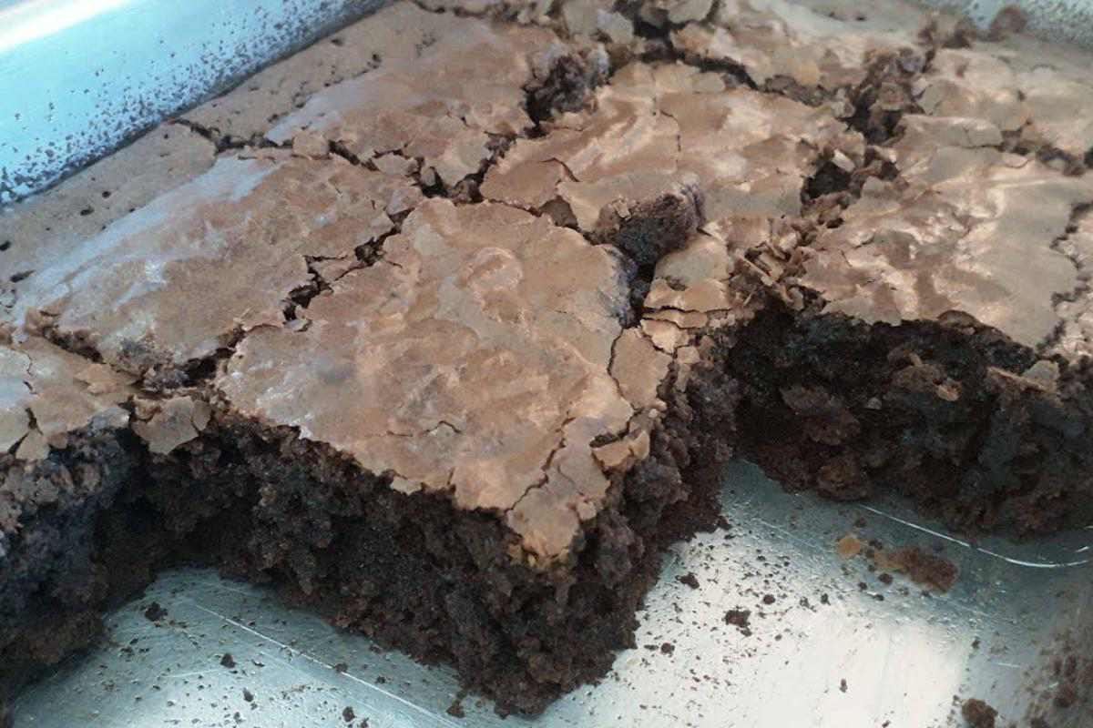 Brownie de nescau bem fácil e barato de preparar fica simplesmente delicioso
