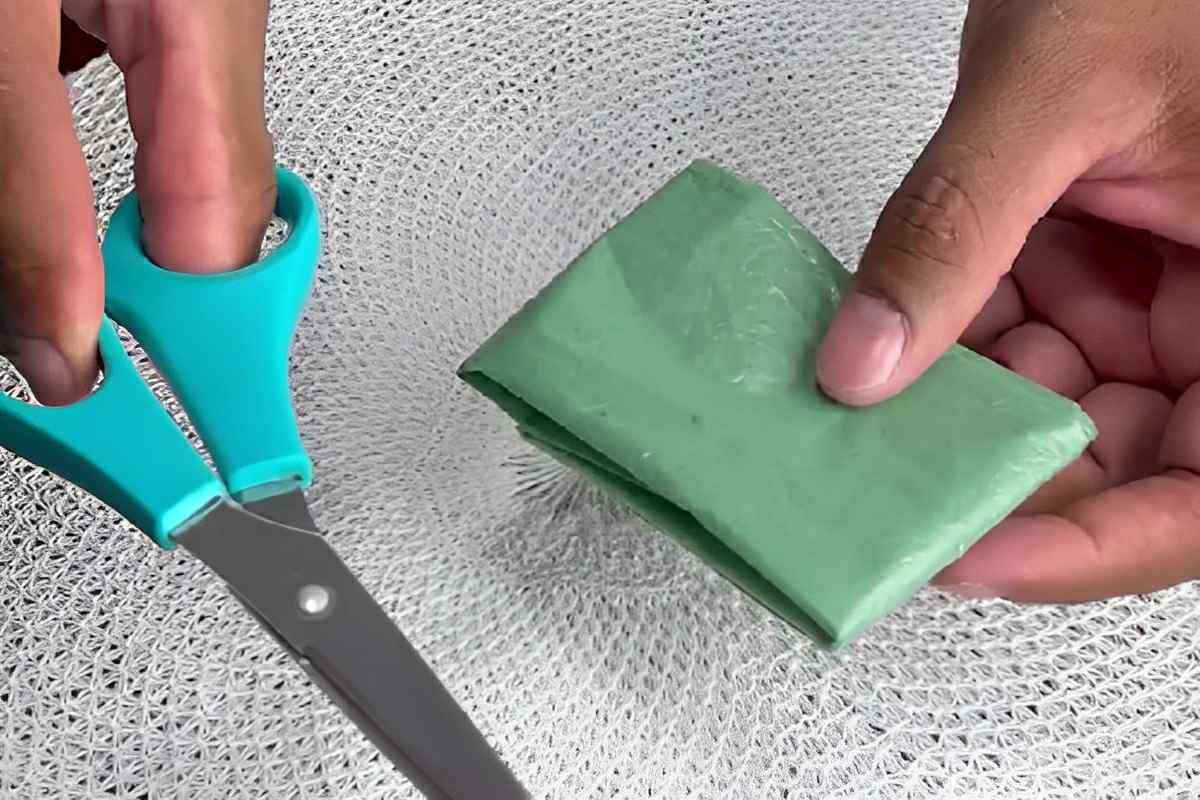 Como afiar tesoura em casa mesmo e sem precisar gastar com nada