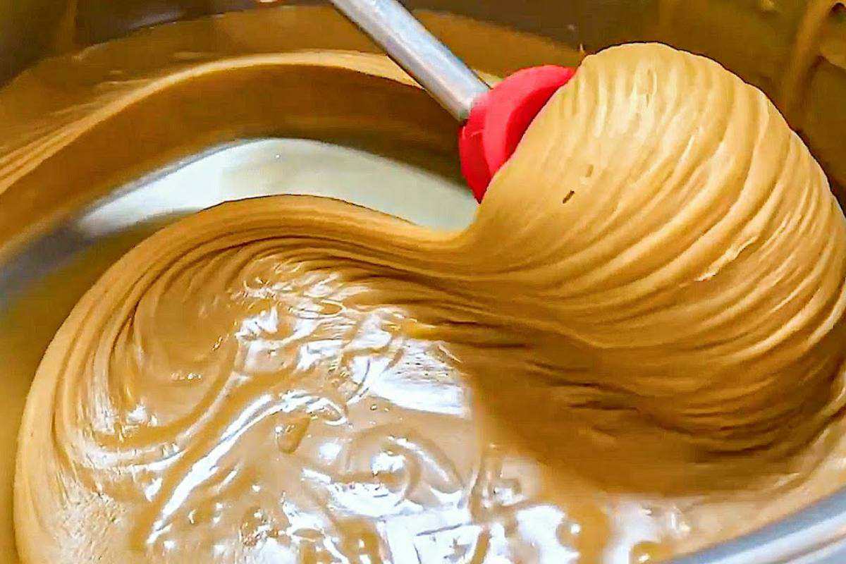 Doce de leite cremoso feito com poucos ingredientes