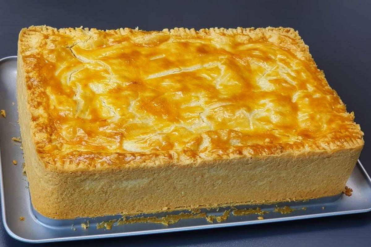 Empadão de frango perfeito com aquela massa que desmancha na boca que todo mundo ama