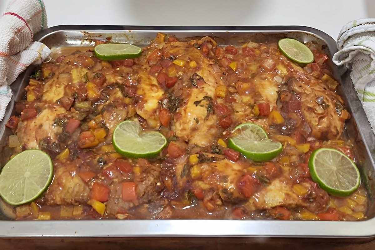 Filé de tilápia no forno bem suculento e muito bem temperado para seu almoço de domingo