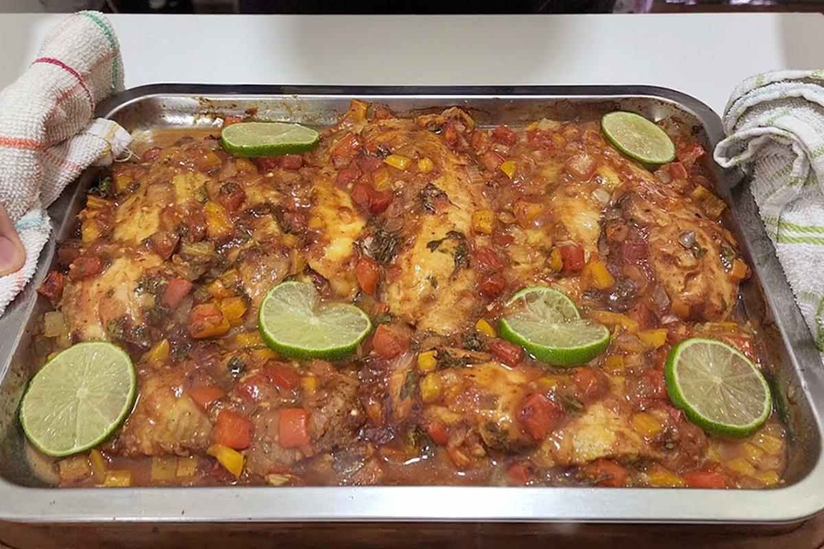 Filé de tilápia perfeito muito suculento e temperado para seu almoço de família