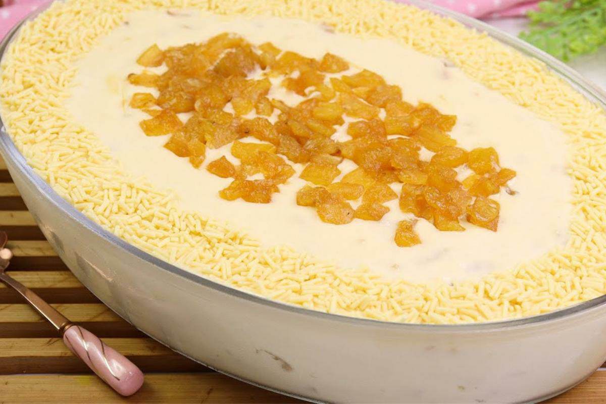 Gelado de abacaxi super cremoso uma sobremesa deliciosa e fácil de fazer