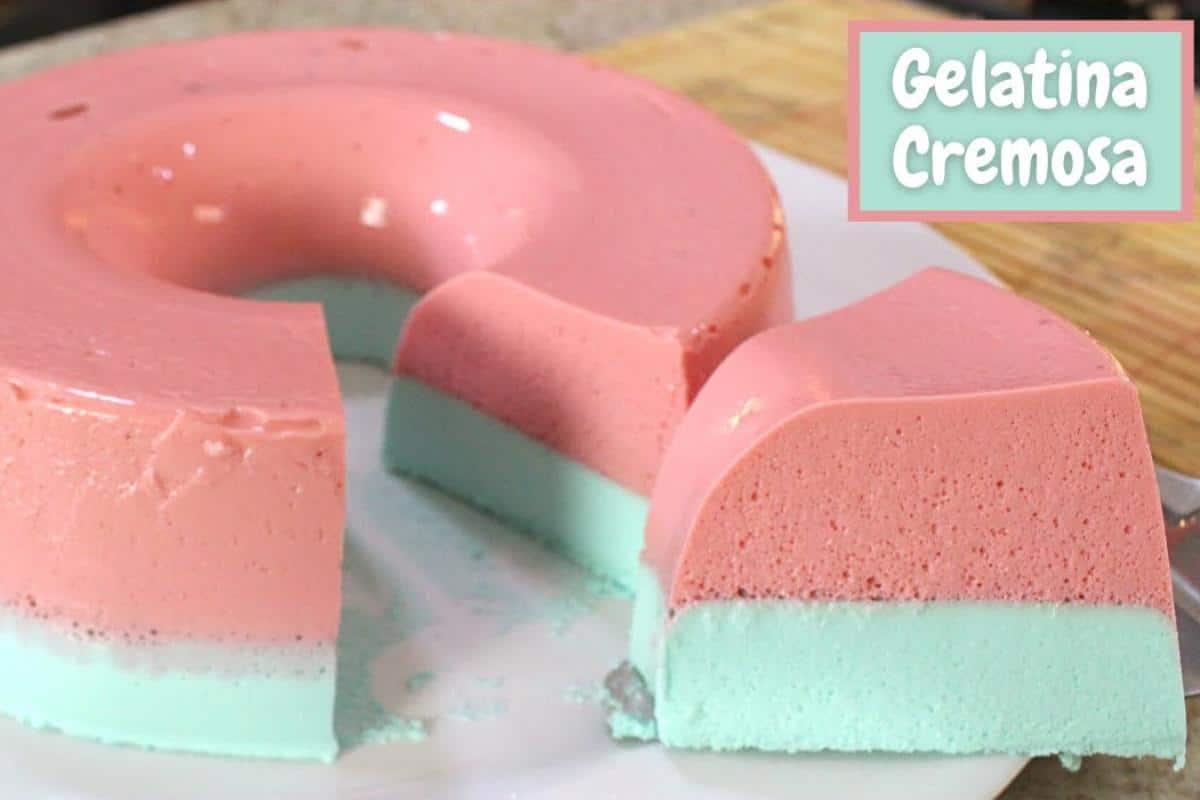 Gelatina com creme de leite de dois sabores fica leve e deliciosa
