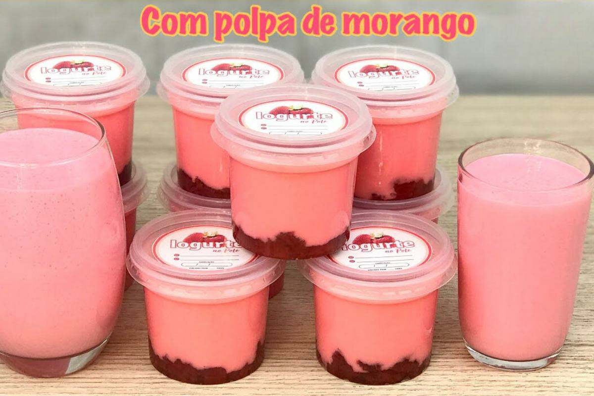 Iogurte caseiro de morango bem simples e barato para preparar
