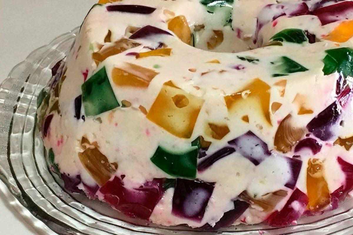 Mosaico de gelatina muito cremosa a sobremesa mais econômica que existe para seu fim de semana