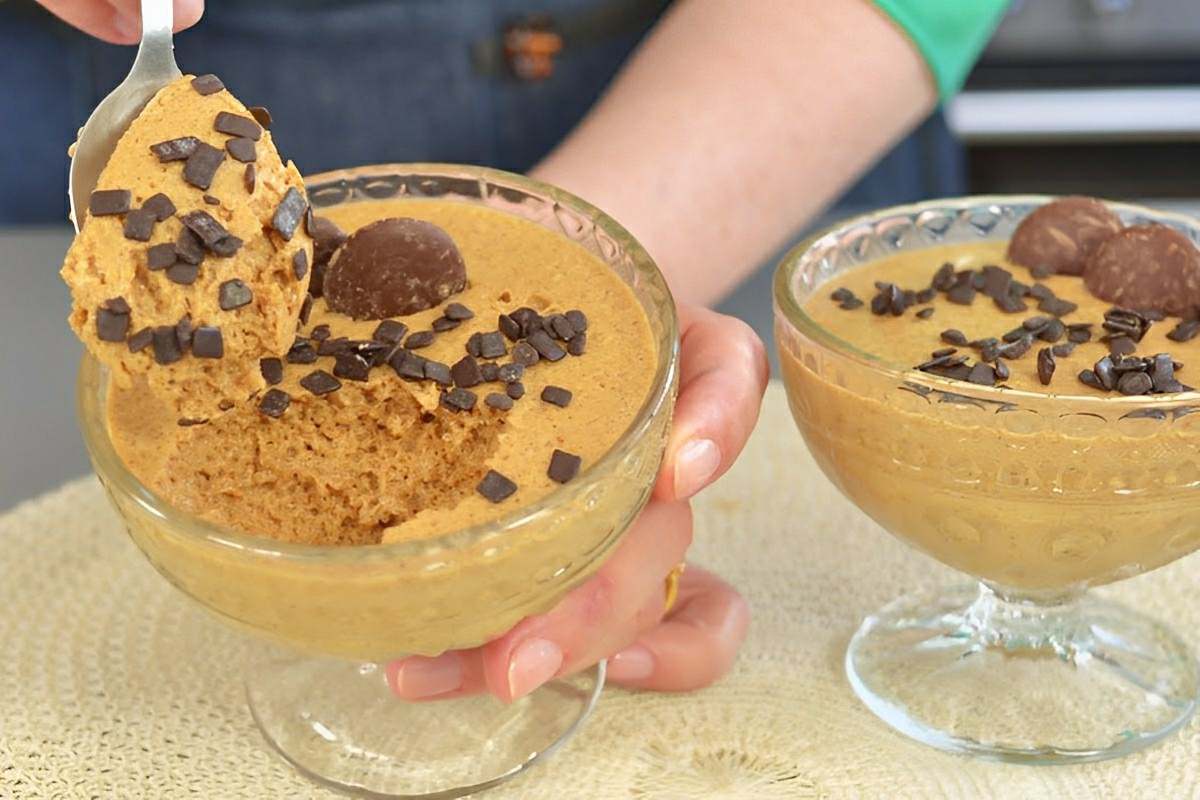 Mousse de café leve e aerado fica com um sabor incrível e muito marcante