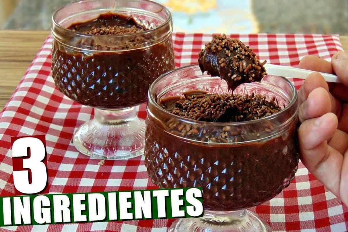 Mousse de chocolate muito simples de preparar e fica com uma consistência maravilhosa