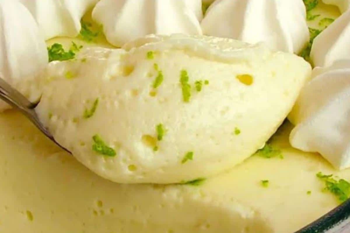Mousse de limão muito cremoso e refrescante com poucos ingredientes