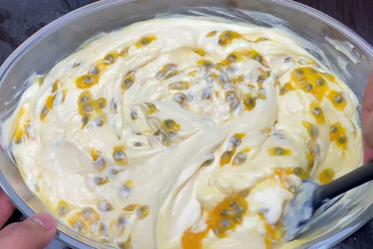 Se você nunca fez mousse de maracujá com leite ninho não sabe o que está perdendo