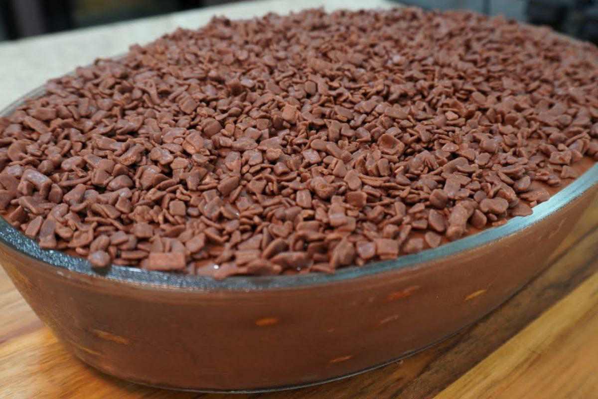 Pavê de chocolate super cremosão vai ficar lindo na sua mesa de dia das mães