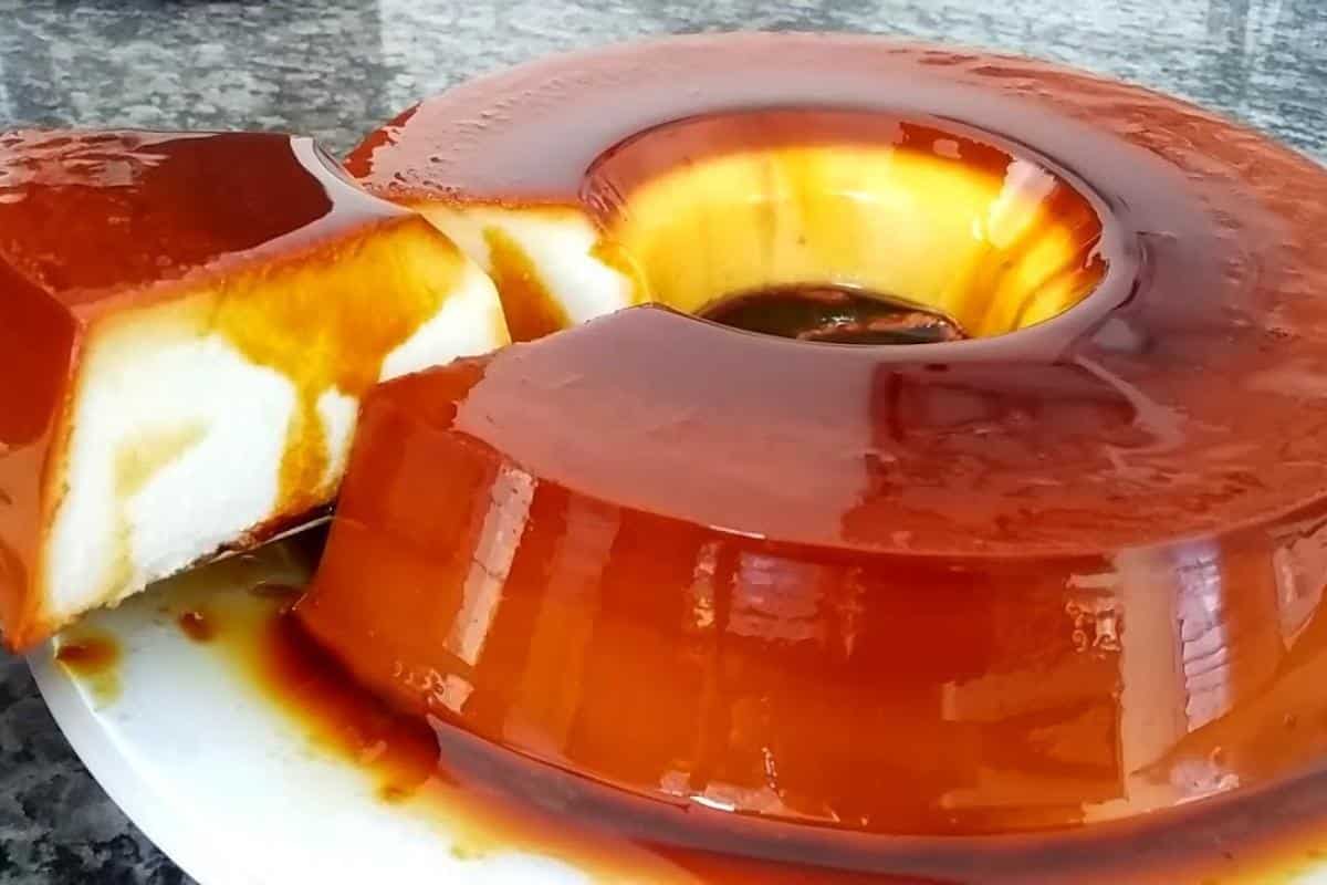 Pudim de leite condensado daquele bem cremosão para sobremesa do dia das mães