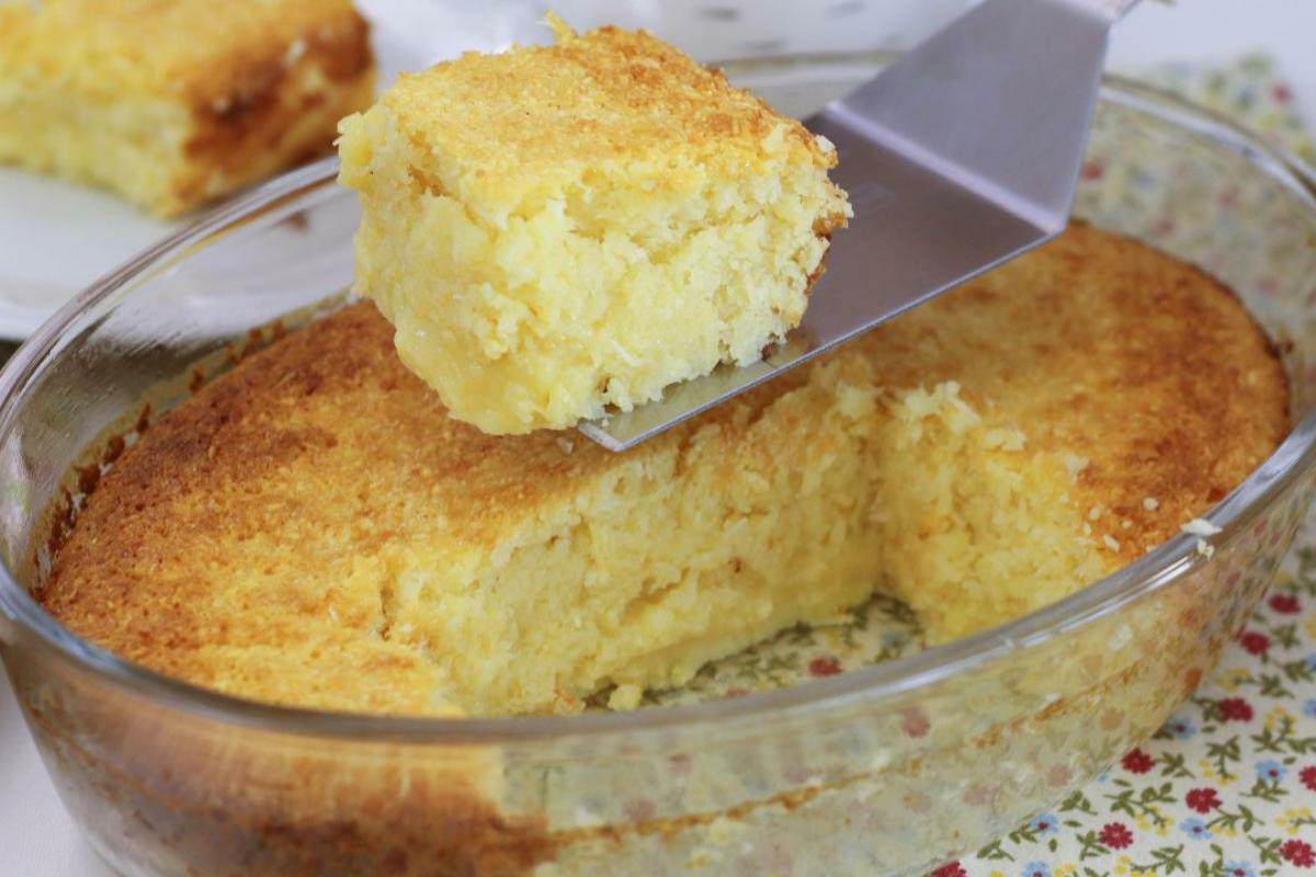 Queijadinha cremosa na travessa de desmanchar na boca e pedir mais um pedaço