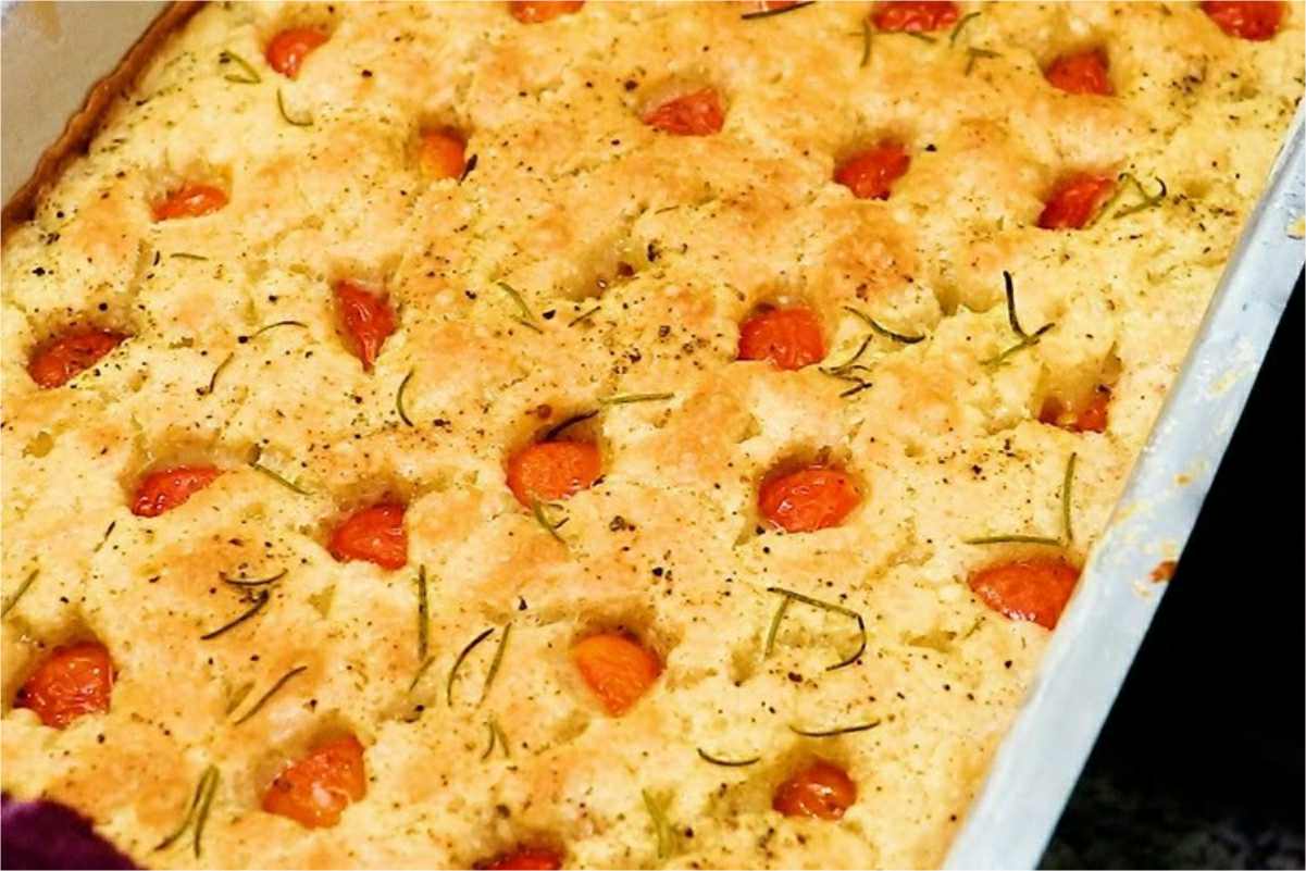 Receita de foccacia com massa que não precisa sovar e fica uma delícia