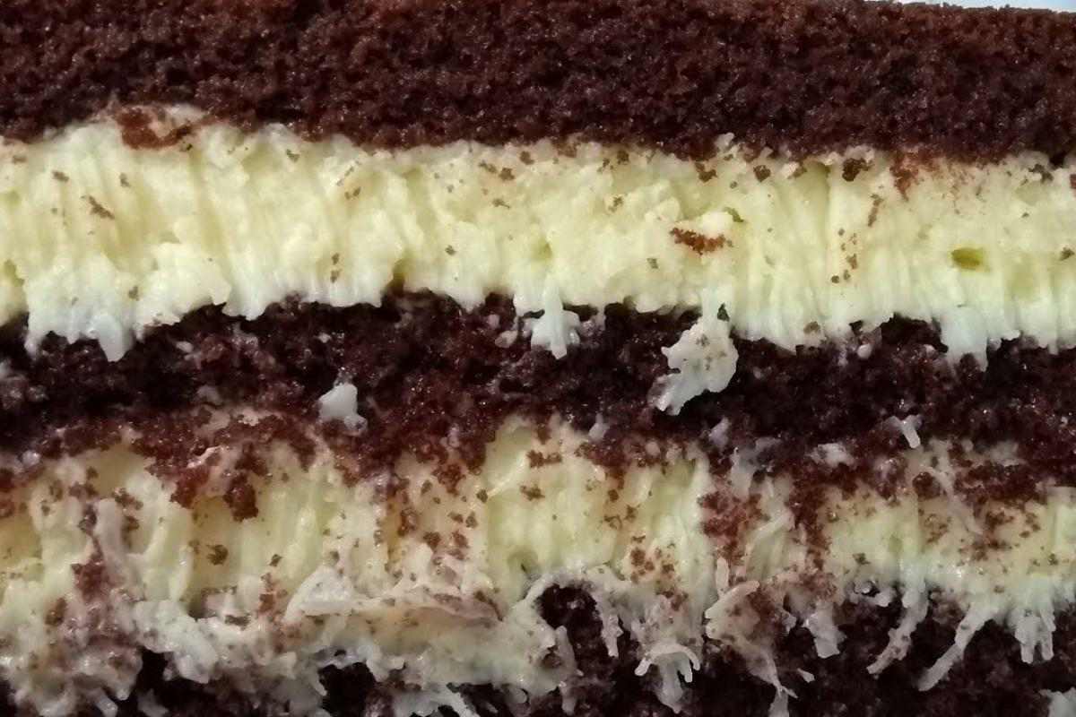 Recheio de coco para bolo prestígio que fica com uma consistência incrível que desmancha na boca