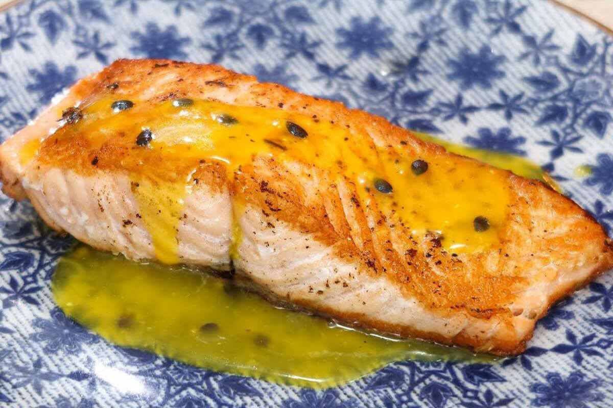 Chef de cozinha famoso ensina fazer um salmão ao molho de maracujá maravilhoso