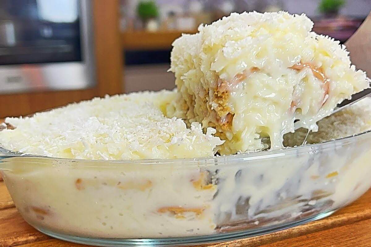 Sobremesa de coco molhadinha que nem essa você vai querer fazer todo fim de semana
