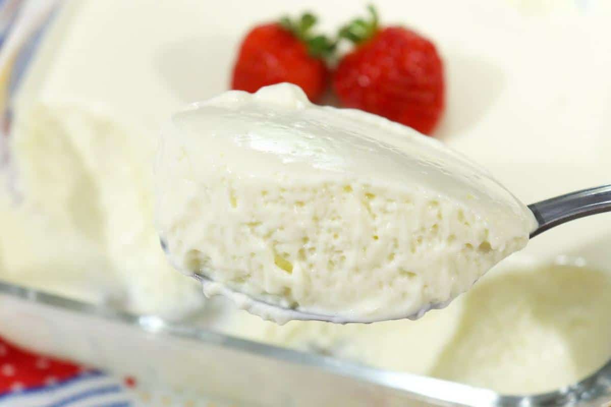 Sobremesa cremosa e refrescante feita com poucos ingredientes bem simples