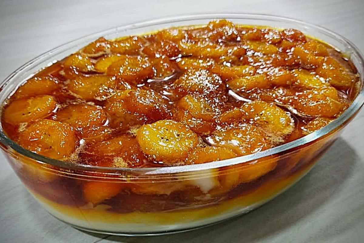 Sobremesa de banana de duas camadas que fica incrível e deliciosa