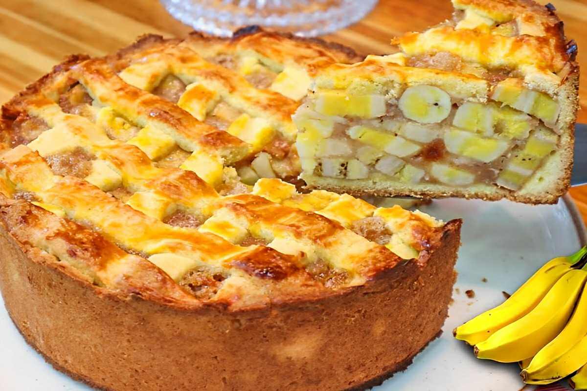 Torta de banana deliciosa muito bem recheada e todo mundo vai adorar