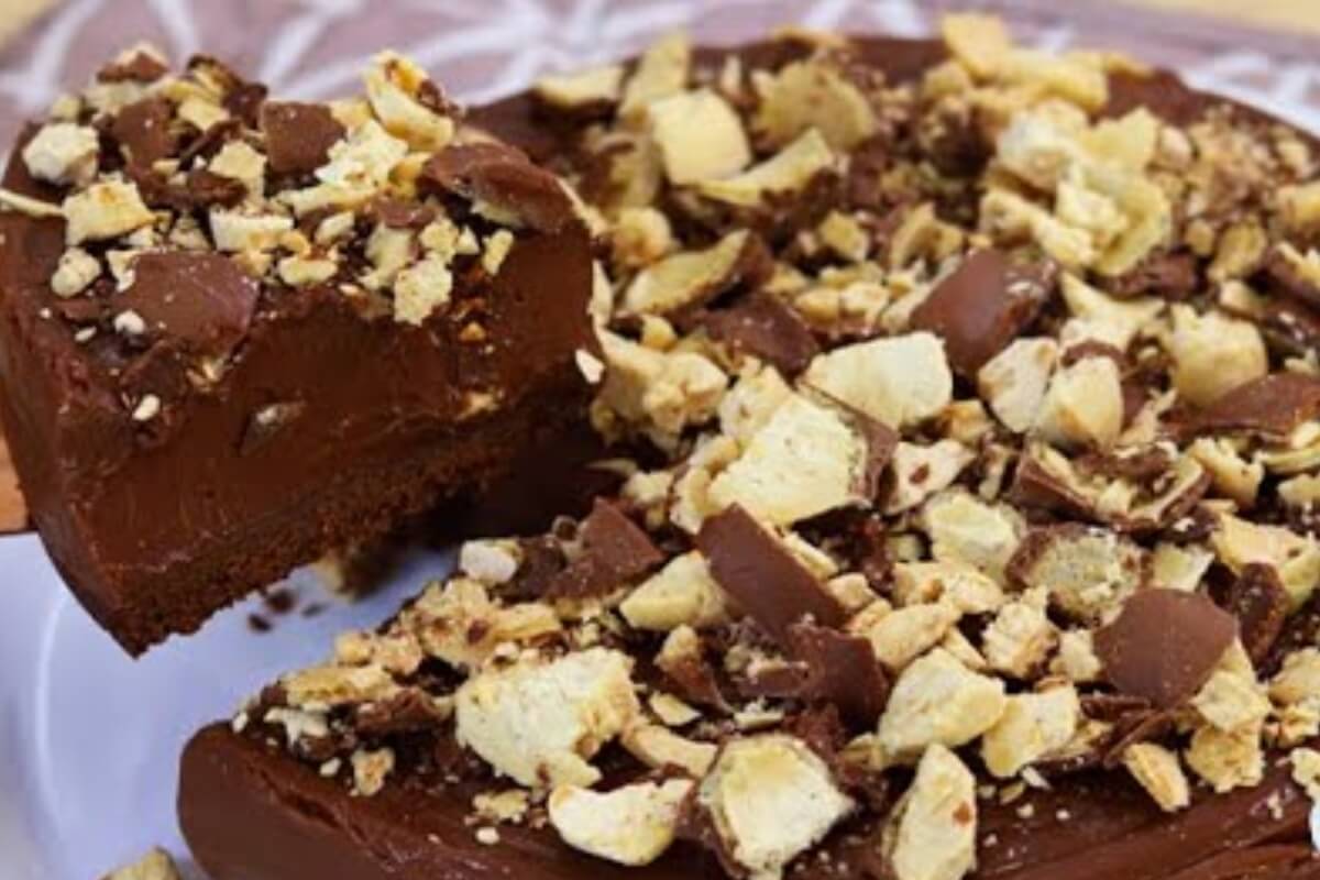 Torta bombom de chocolate bem chocolatuda que todo mundo tá pedindo a receita