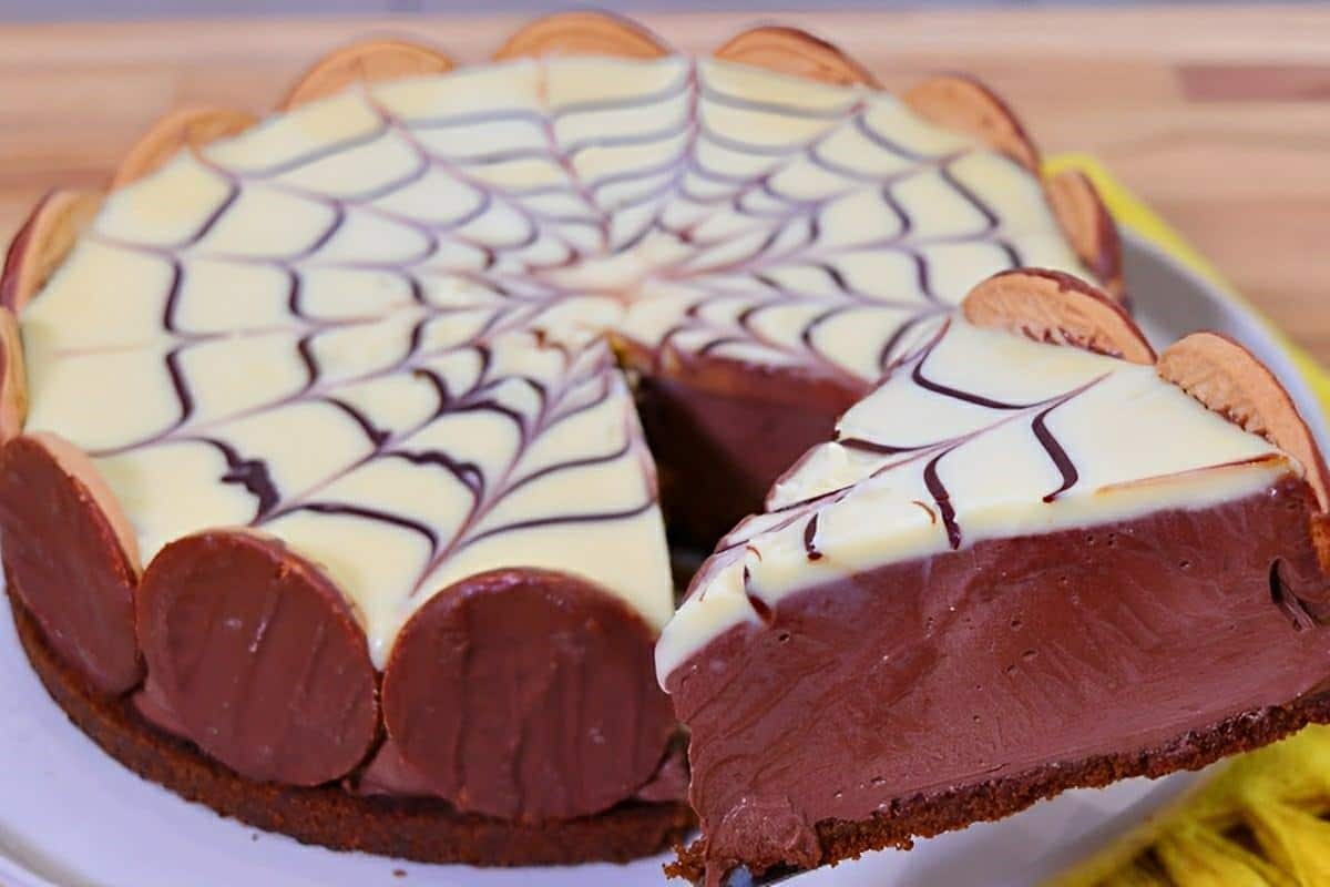 Torta cremosa de chocolate que não vai no forno e fica maravilhosa