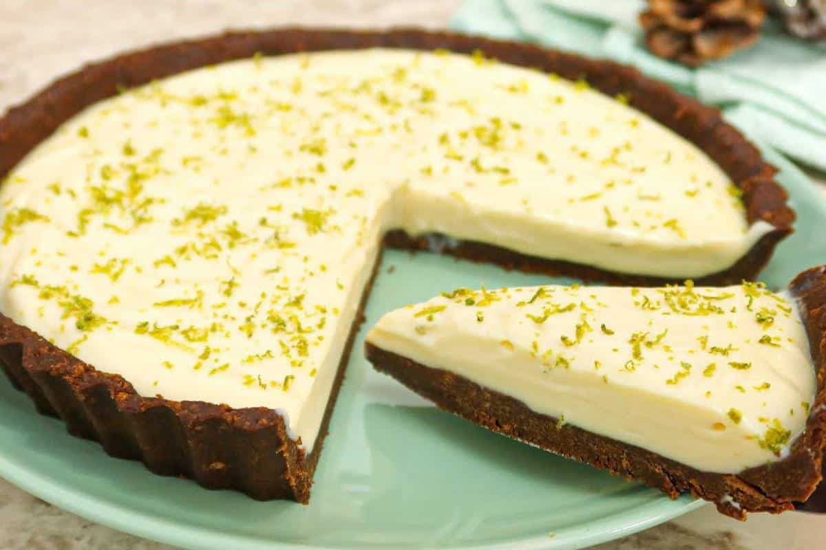Torta de limão super cremosa e refrescante que derrete na boca