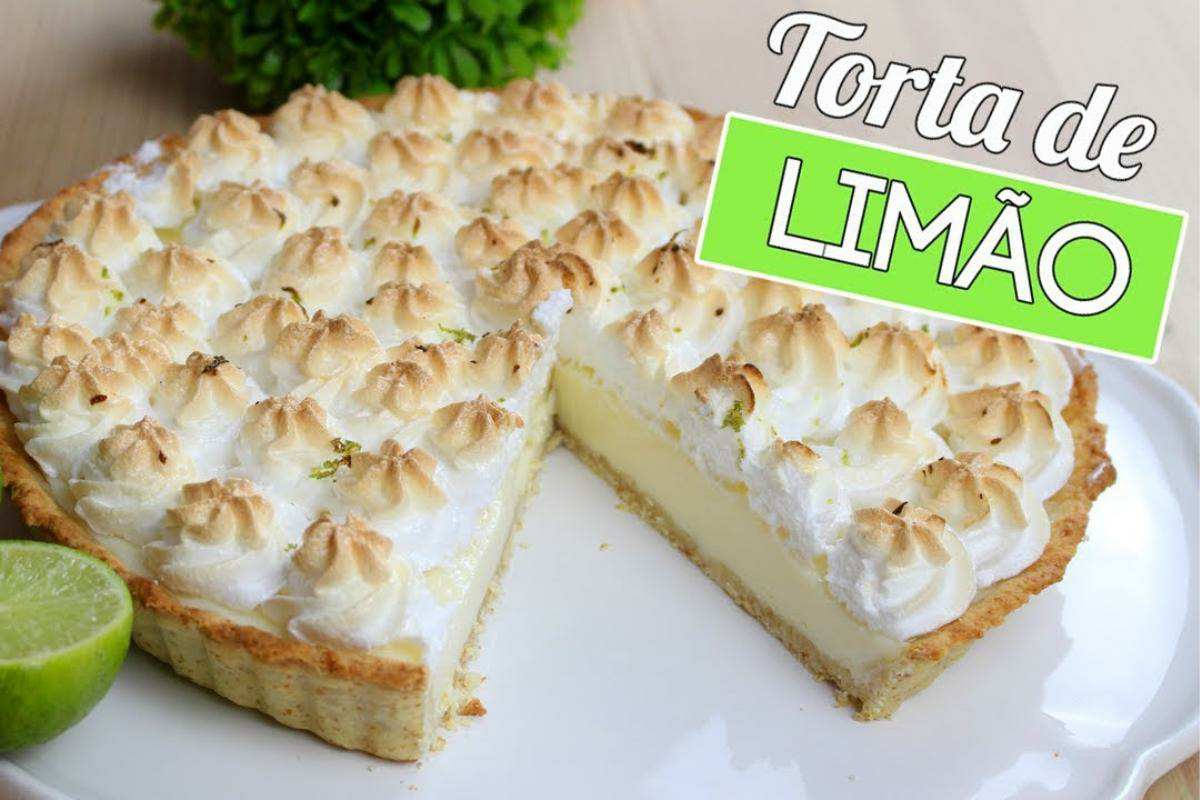 Torta de limão com merengue nem precisa mastigar de tão cremosa que fica