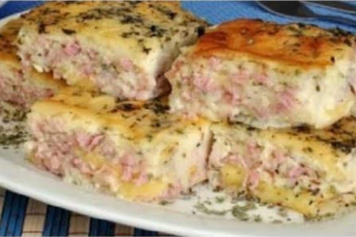 Torta de presunto e queijo bem recheada e suculenta