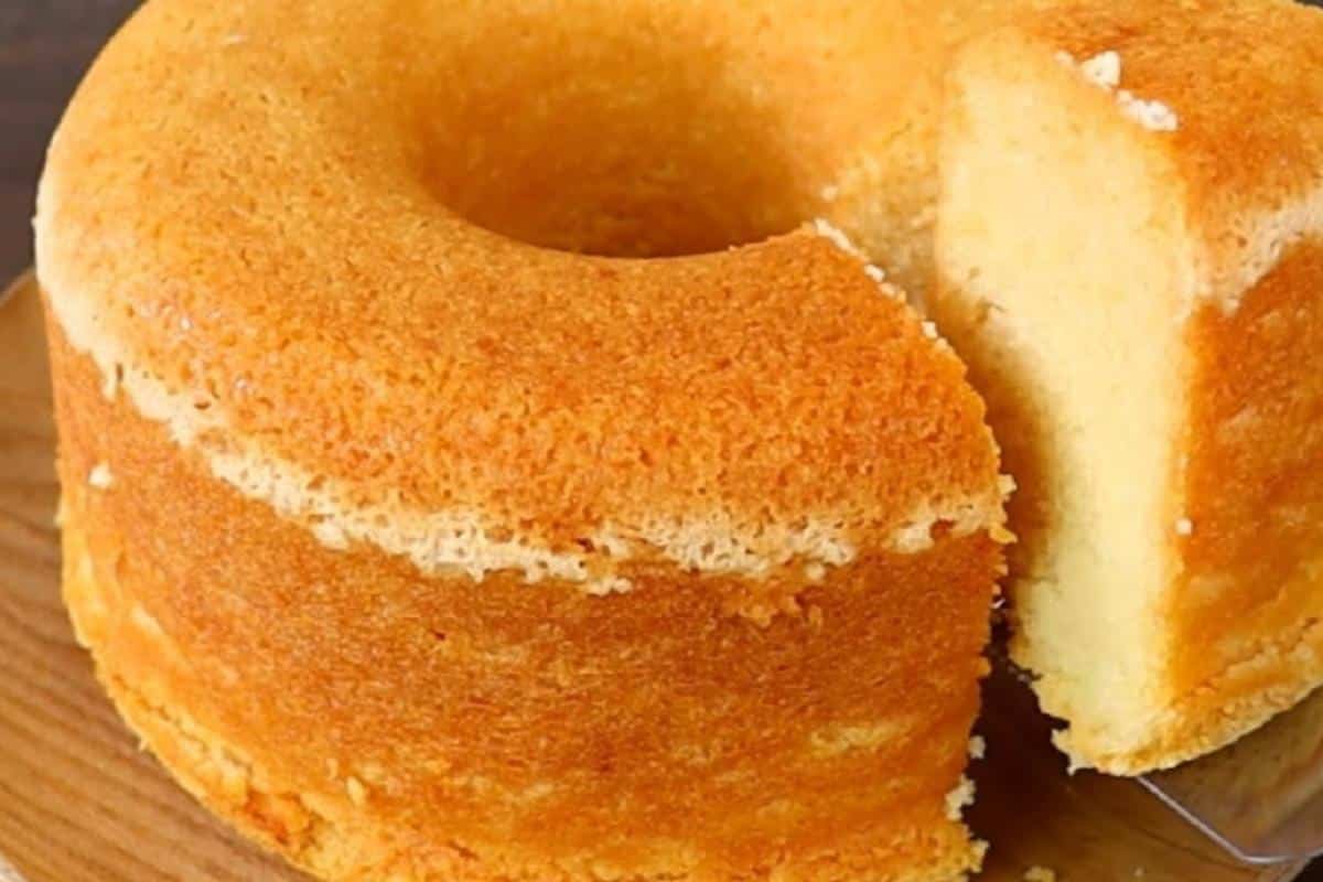 Bolo de arroz sem trigo muito fofinho e leve para você servir no café