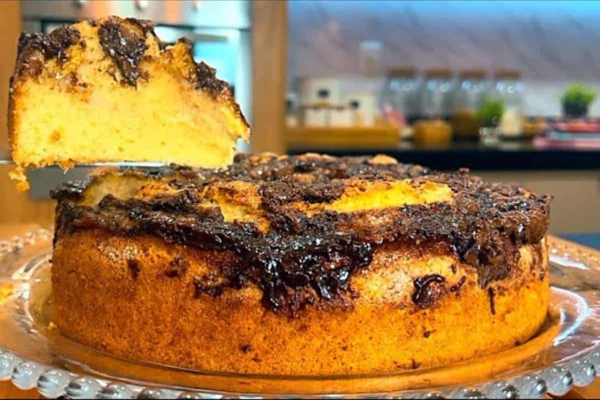 Como fazer bolo de banana com cobertura de chocolate para o lanche da tarde