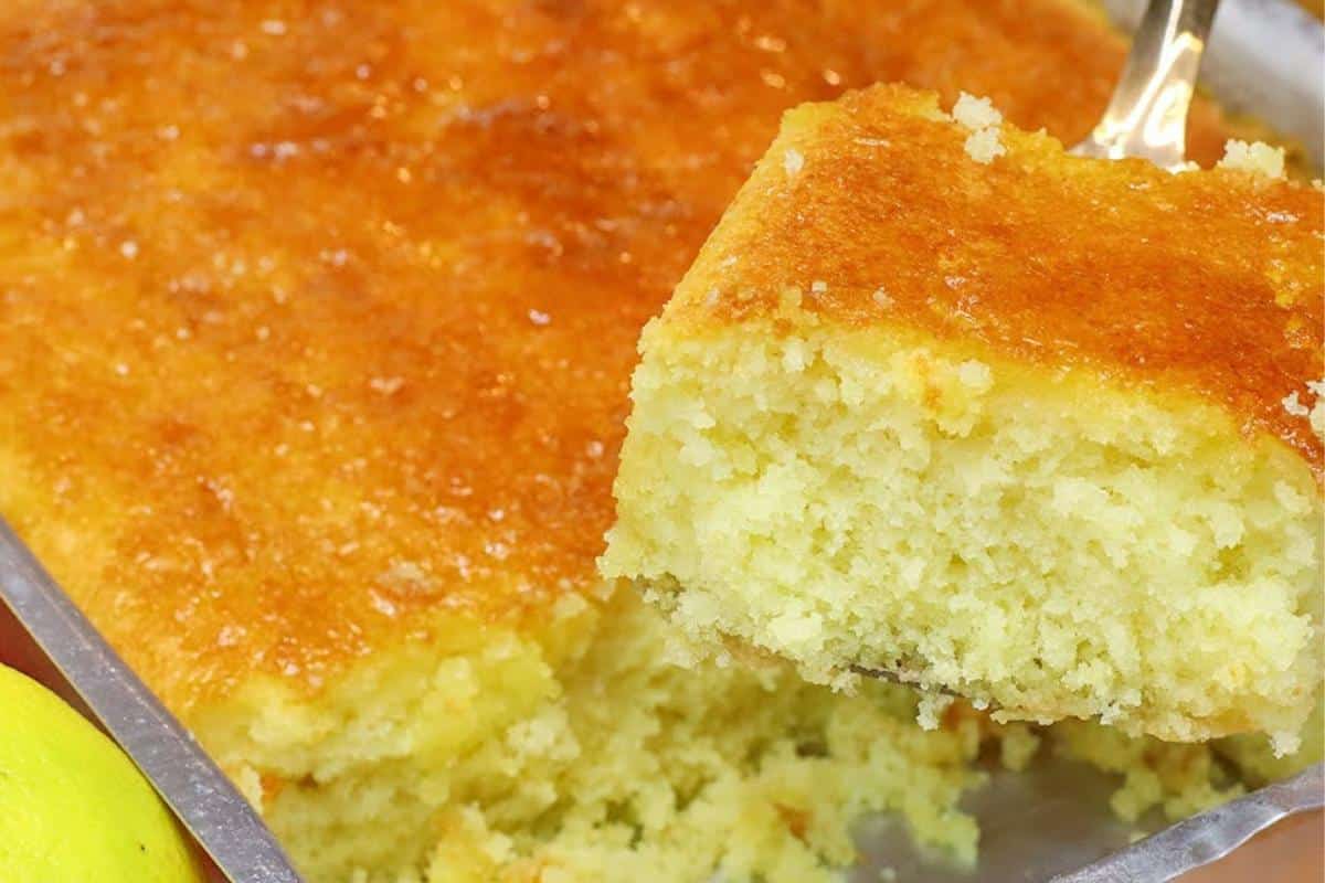 Bolo de laranja com calda da fazenda molhadinho e super macio para o café da tarde
