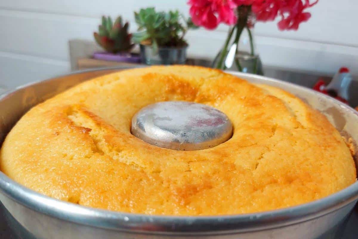 Bolo de limão com leite de coco caseirinho com um gosto marcante e delicioso