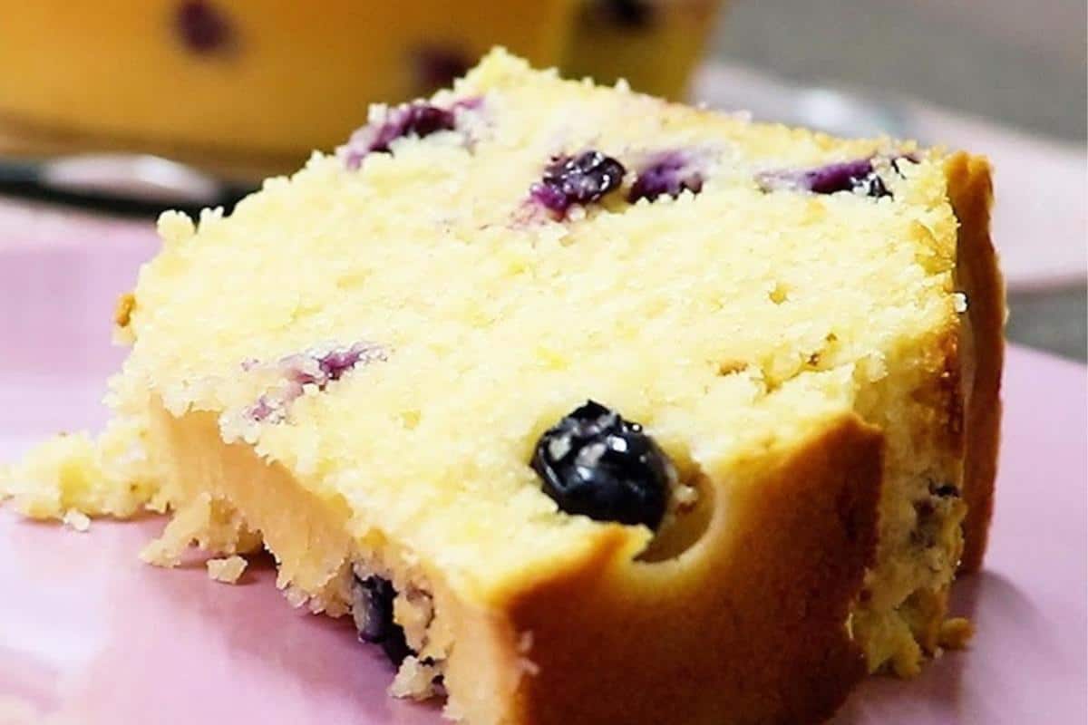 Esse bolo de limão é diferente de todos que você já viu mas fica uma delícia