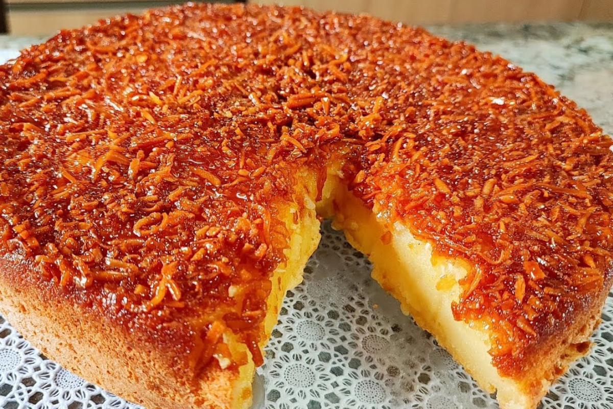 Esse bolo de mandioca cremoso é diferenciado fica parecendo um pudim