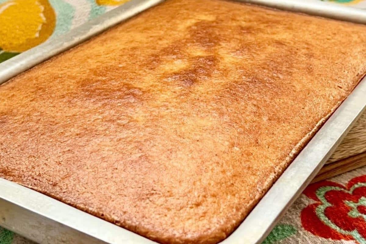 Bolo grande de fubá da roça para fazer no café da tarde