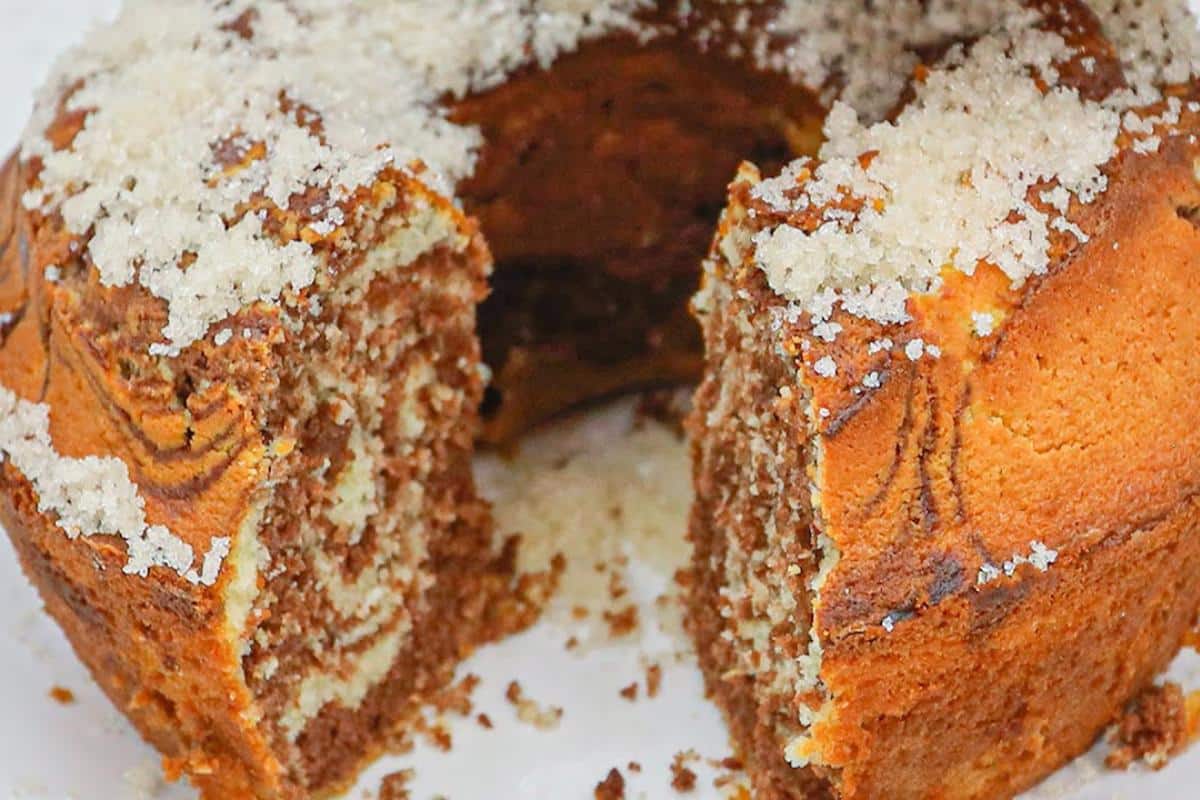 Descobri como fazer o melhor bolo mesclado de todos o mais fofinho e macio