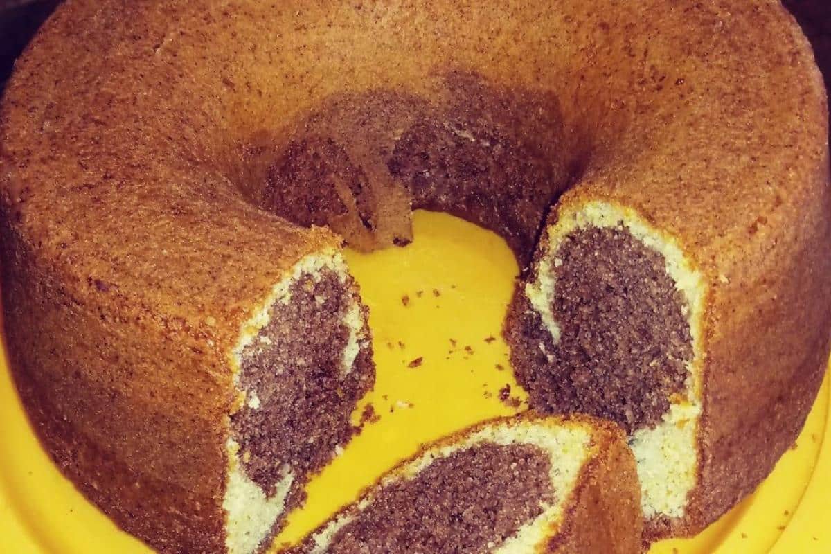 Conheça esse jeito de fazer bolo mesclado que fica delicioso e macio