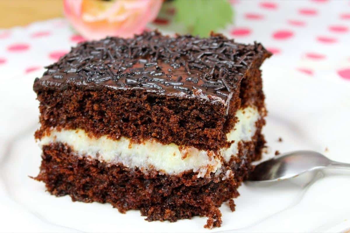 Bolo prestígio fofinho e um recheio delicioso super molhadinho