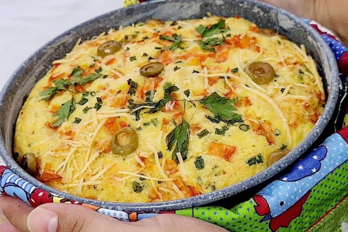 Bolo salgado de milho dá até para você substituir o jantar de tão gostos e completo