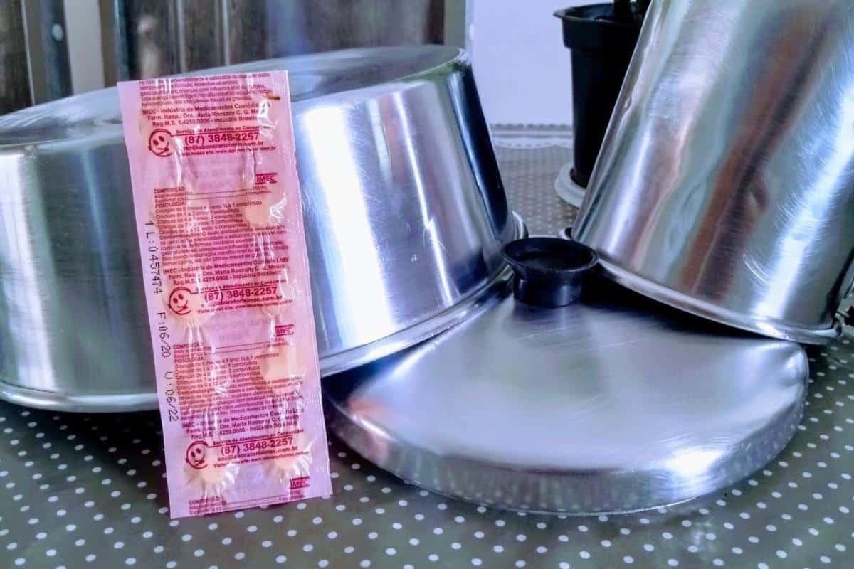 Como deixar as panelas brilhando de um jeito simples que funciona de verdade