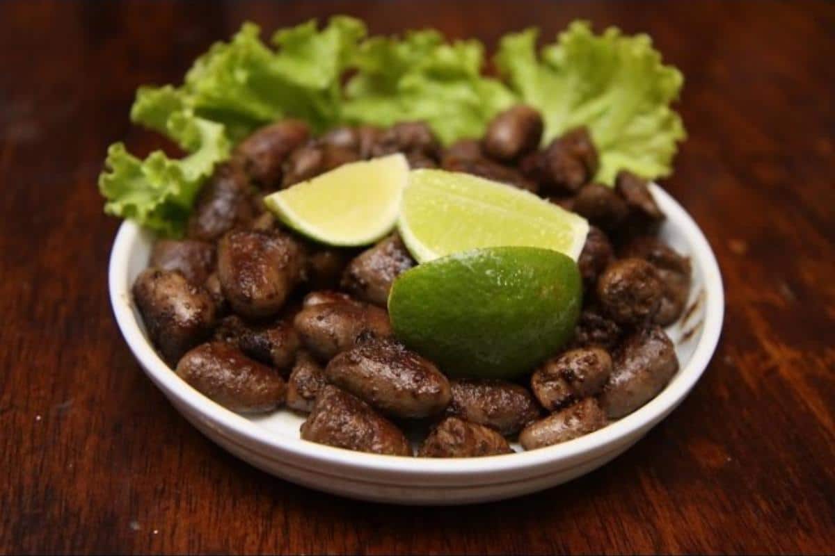 Coração de frango frito uma delícia para você servir como petisco em uma reunião de amigos